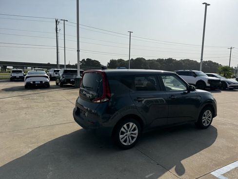 Certified 2022 Kia Soul LX FWD image 15