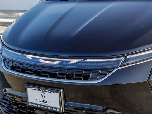 New 2027 Chrysler Pacifica Select FWD image 6