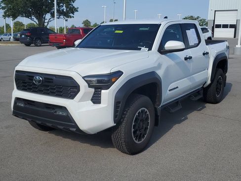 Used 2026 Toyota Tacoma TRD Off-Road AWD/4WD image 2