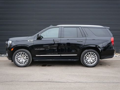 Used 2022 GMC Yukon SLT w/ SLT Premium Package image 2
