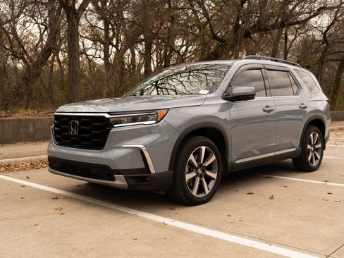 Certified 2025 Honda Pilot Elite image 5