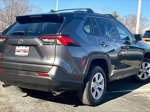 Used 2021 Toyota RAV4 LE image 10