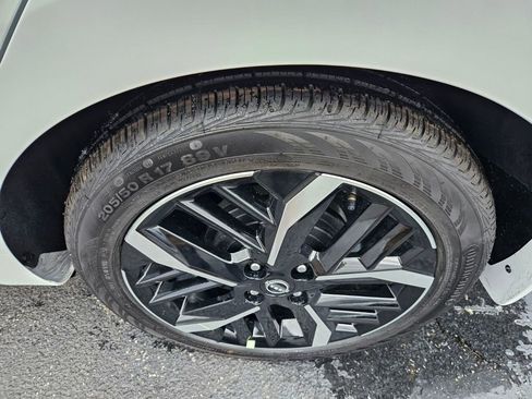 New 2025 Nissan Versa SR w/ Trunk Package image 6