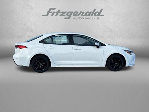 Used 2022 Toyota Corolla LE image 3