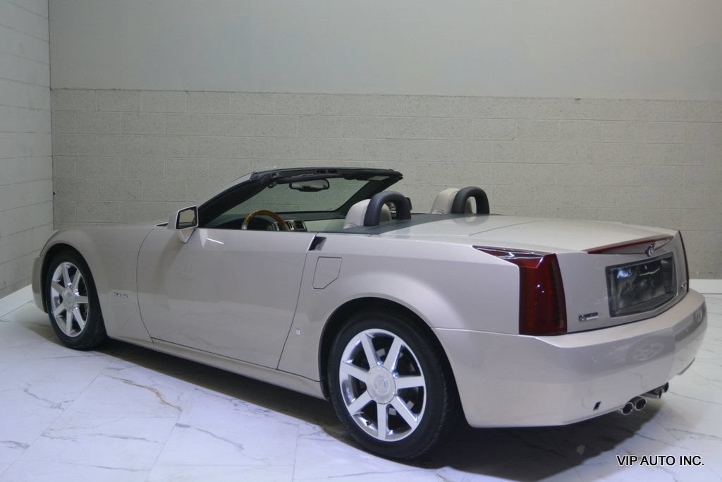 Used 2006 Cadillac XLR RWD image 14