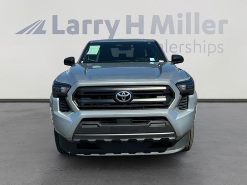 Certified 2025 Toyota Tacoma SR image 8