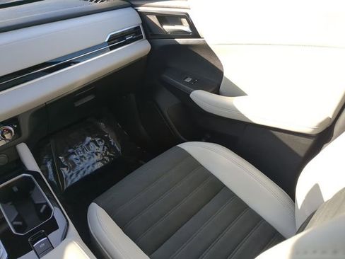 New 2025 Mitsubishi Outlander SE image 19