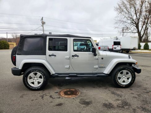Used 2012 Jeep Wrangler Unlimited Sahara w/ Dual Top Group image 18