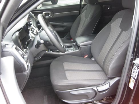 Used 2021 Kia Sorento LX FWD image 12