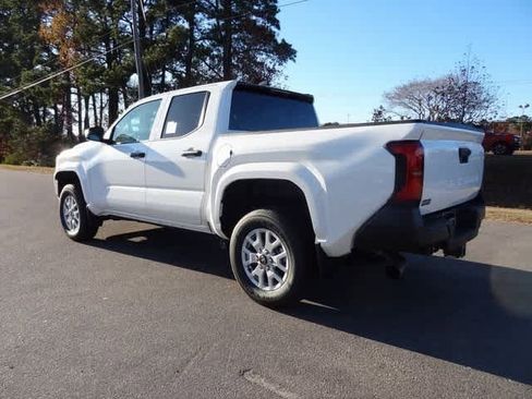Used 2024 Toyota Tacoma SR image 4