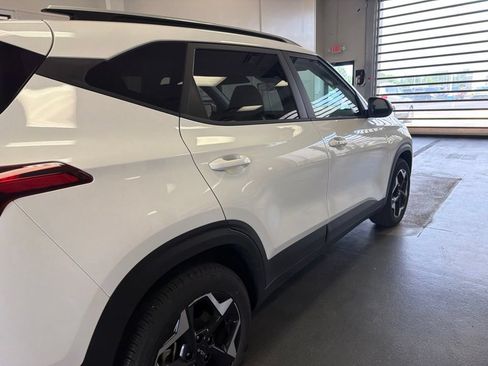 Used 2025 Kia Seltos S AWD/4WD image 11
