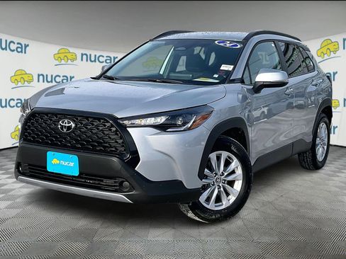 Certified 2024 Toyota Corolla Cross LE image 3