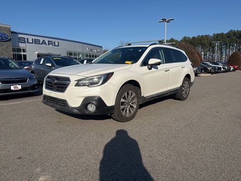 Used 2018 Subaru Outback 3.6R Touring w/ Popular Package #3 image 2