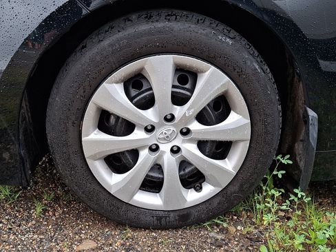 Used 2023 Toyota Corolla LE FWD image 4