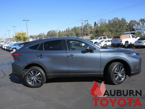 Certified 2021 Toyota Venza LE image 3