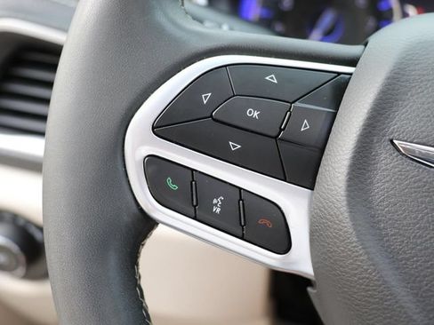 Used 2023 Chrysler Pacifica Limited FWD image 29