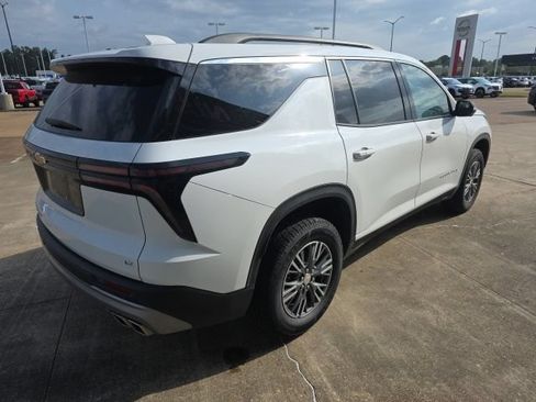 Used 2024 Chevrolet Traverse LT AWD/4WD image 9