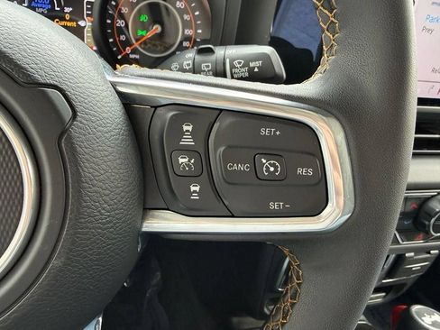 Used 2025 Jeep Wrangler Unlimited Sahara AWD/4WD image 18