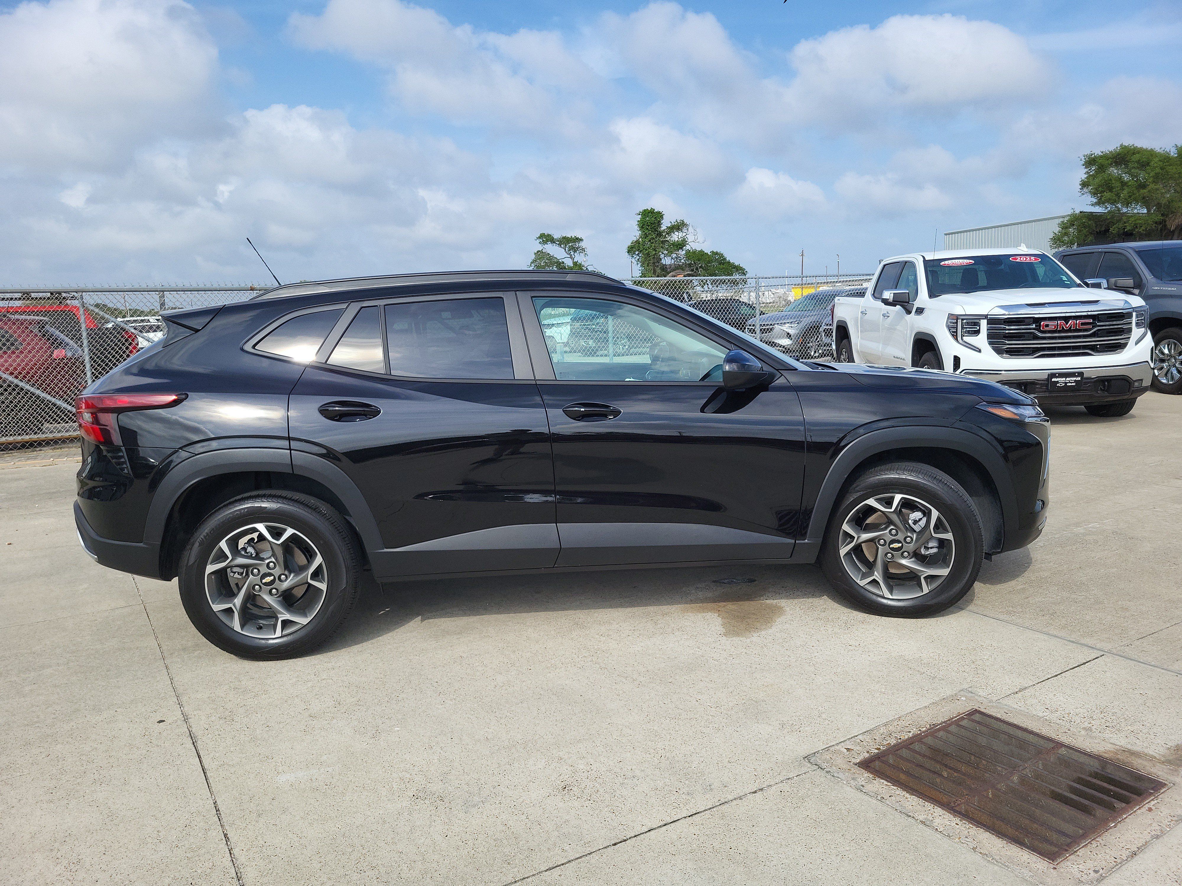 Used 2026 Chevrolet Trax LT w/ Driver Confidence Package FWD image 4
