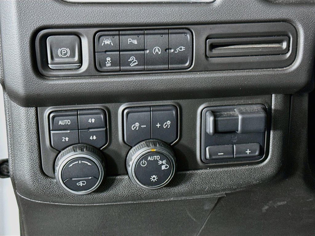 Used 2021 Chevrolet Suburban Z71 w/ Z71 Off-Road Package AWD/4WD image 10
