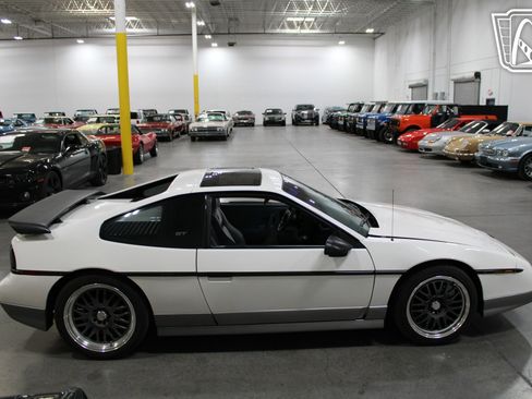 Used 1987 Pontiac Fiero GT image 30
