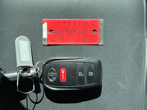 Used 2025 Toyota Tacoma TRD Off-Road w/ TRD Off Road Upgrade Package image 28