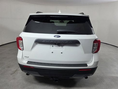 Used 2021 Ford Explorer XLT w/ Equipment Group 202A image 5