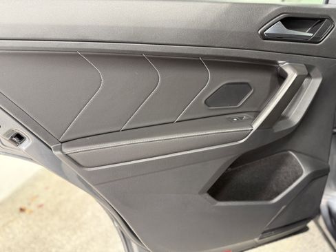 Used 2022 Volkswagen Tiguan SE w/ Panoramic Sunroof Package image 25