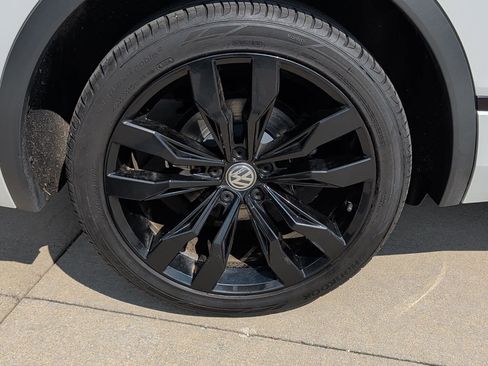 Used 2021 Volkswagen Tiguan SE R-Line image 28