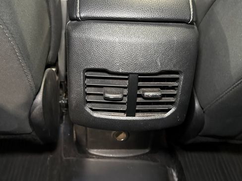 Used 2017 Ford Fusion SE w/ Fusion SE Technology Package FWD image 12