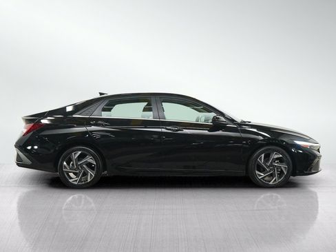 Used 2025 Hyundai Elantra SEL FWD image 6