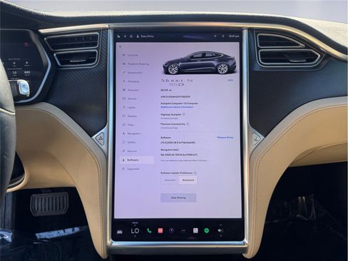 Used 2015 Tesla Model S 70D image 10