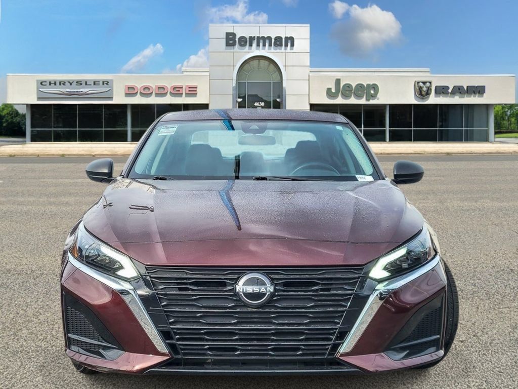 Used 2024 Nissan Altima 2.5 SV FWD image 6