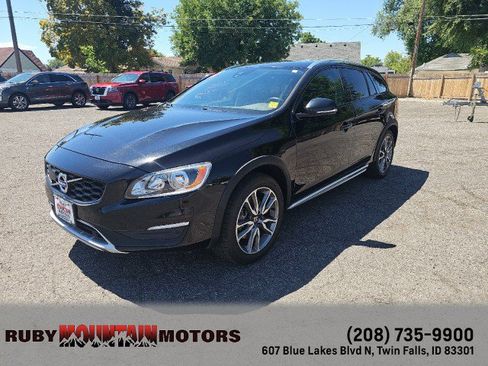 Used 2018 Volvo V60 T5 Cross Country AWD/4WD image 3