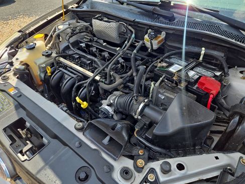 Used 2009 Ford Focus SE FWD image 10