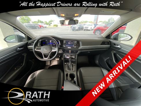 Used 2022 Volkswagen Jetta SE FWD image 16