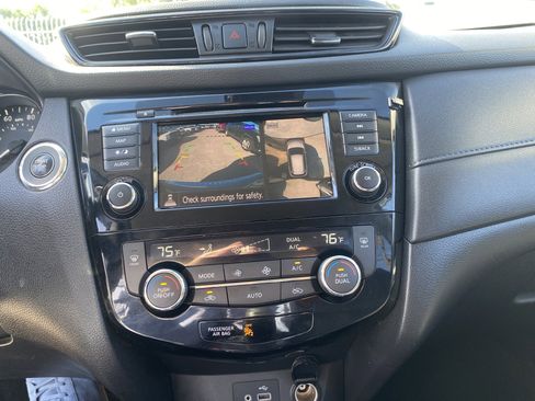 Used 2020 Nissan Rogue SV w/ Premium Package image 11