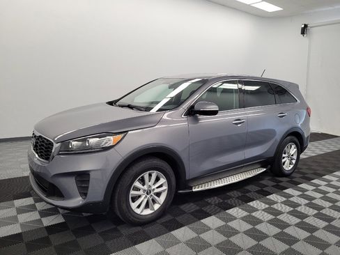 Used 2020 Kia Sorento LX FWD image 2