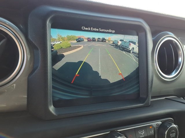 Used 2018 Jeep Wrangler Unlimited Sahara AWD/4WD image 11