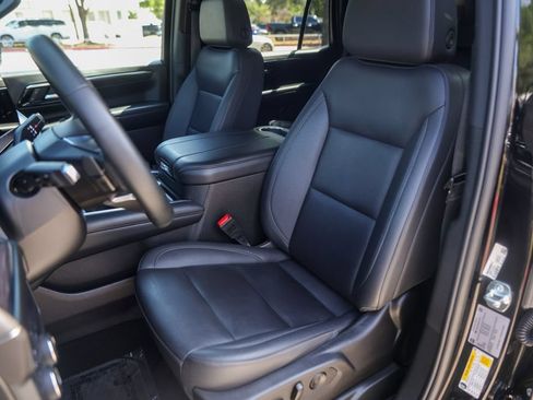 Used 2025 Chevrolet Tahoe Z71 AWD/4WD image 10