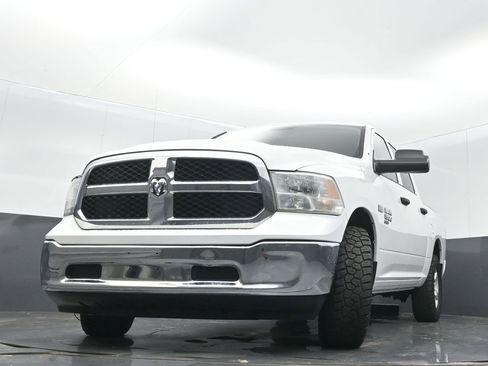 Used 2019 RAM 1500 Tradesman w/ Chrome Appearance Group RWD image 11
