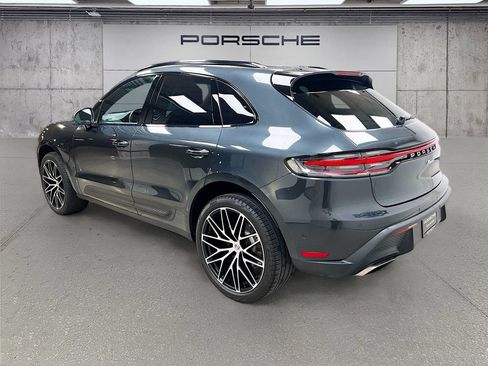 Certified 2023 Porsche Macan AWD/4WD image 3