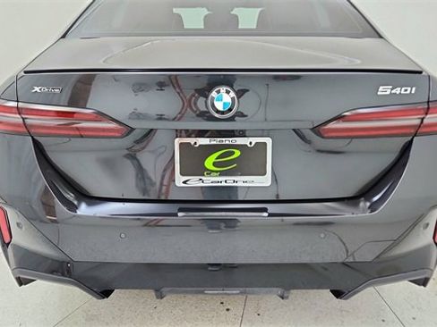 Used 2025 BMW 540i xDrive w/ Executive Package image 12
