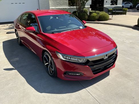 Used 2019 Honda Accord Sport image 2