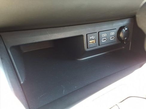 Used 2023 Toyota Highlander XLE image 27