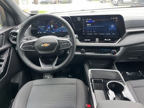 Used 2025 Chevrolet Equinox LT AWD/4WD image 17