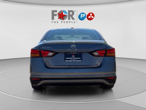 Used 2025 Nissan Altima 2.5 SV FWD image 4