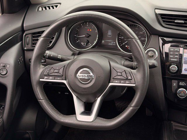 Used 2017 Nissan Rogue SL w/ SL Premium Package AWD/4WD image 18