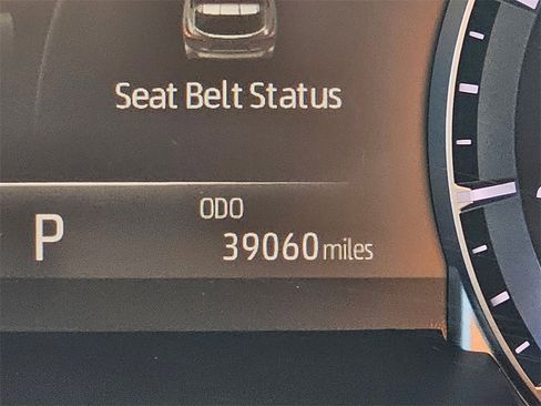 Used 2023 Toyota Highlander LE image 24