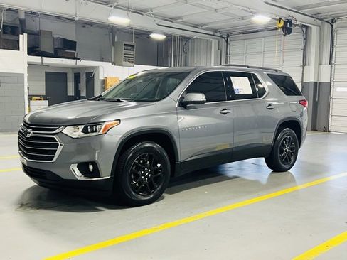 Used 2021 Chevrolet Traverse LT image 15